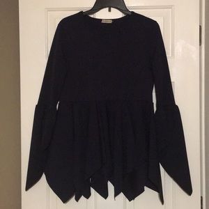 ‘Nuggles ruffle top